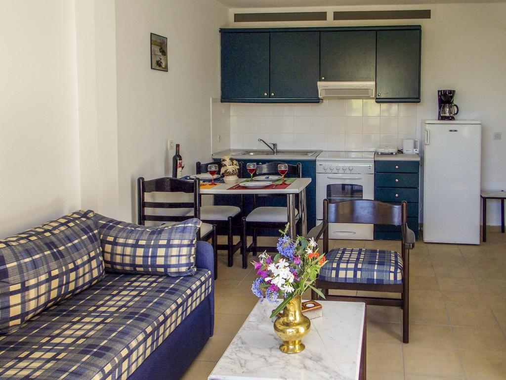 Manto On The Beach Apartments Mparmpati Eksteriør billede